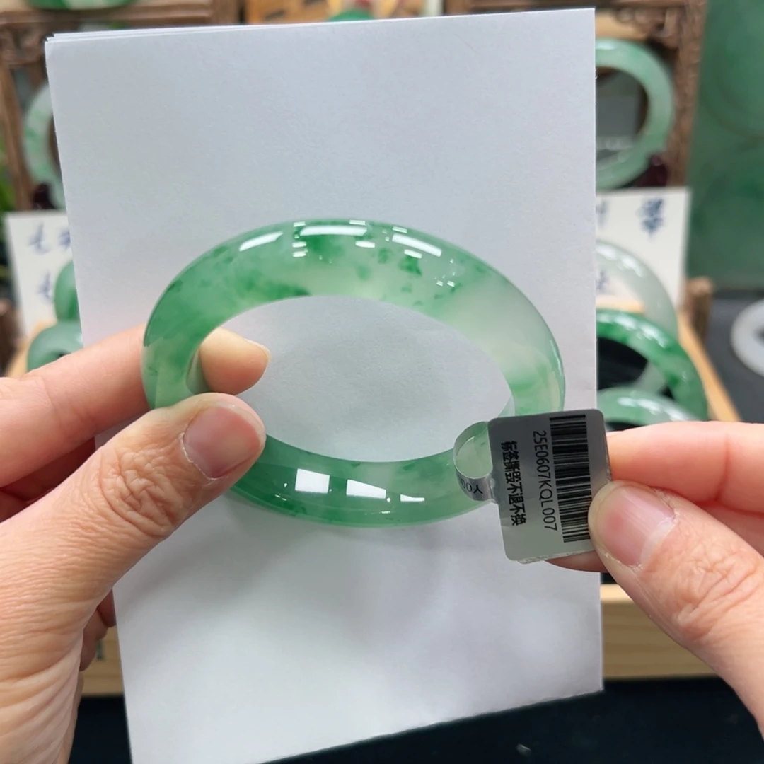 星***渡石英质玉未镶嵌手镯➕佳佳59