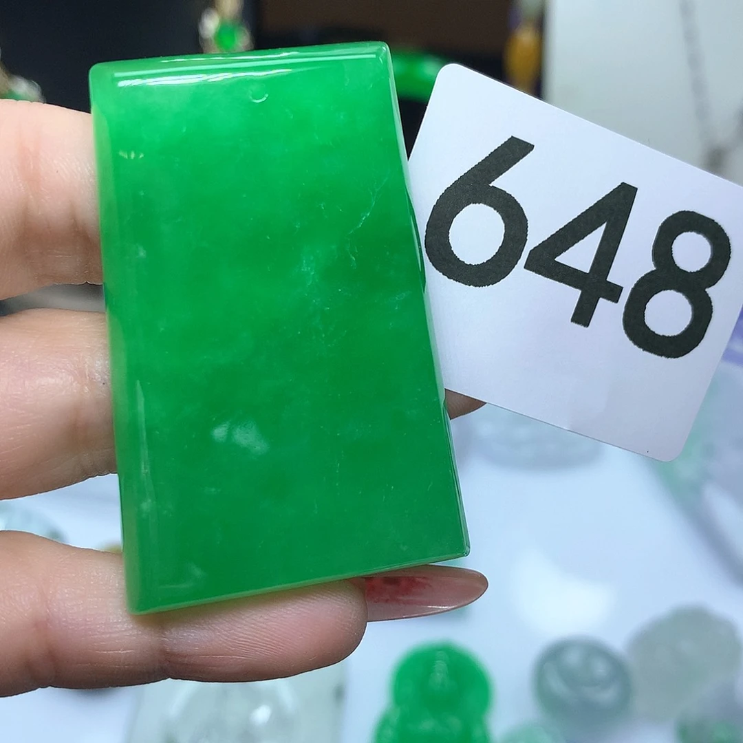 翡翠吊坠(赠链)未镶嵌