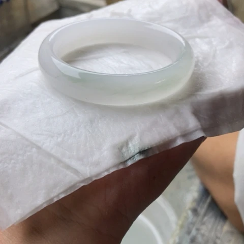 石英质玉手镯未镶嵌小*糯