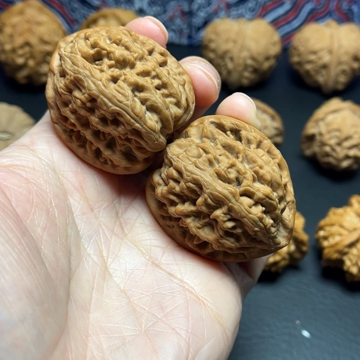 我***.文玩核桃吊坠红锦鲤