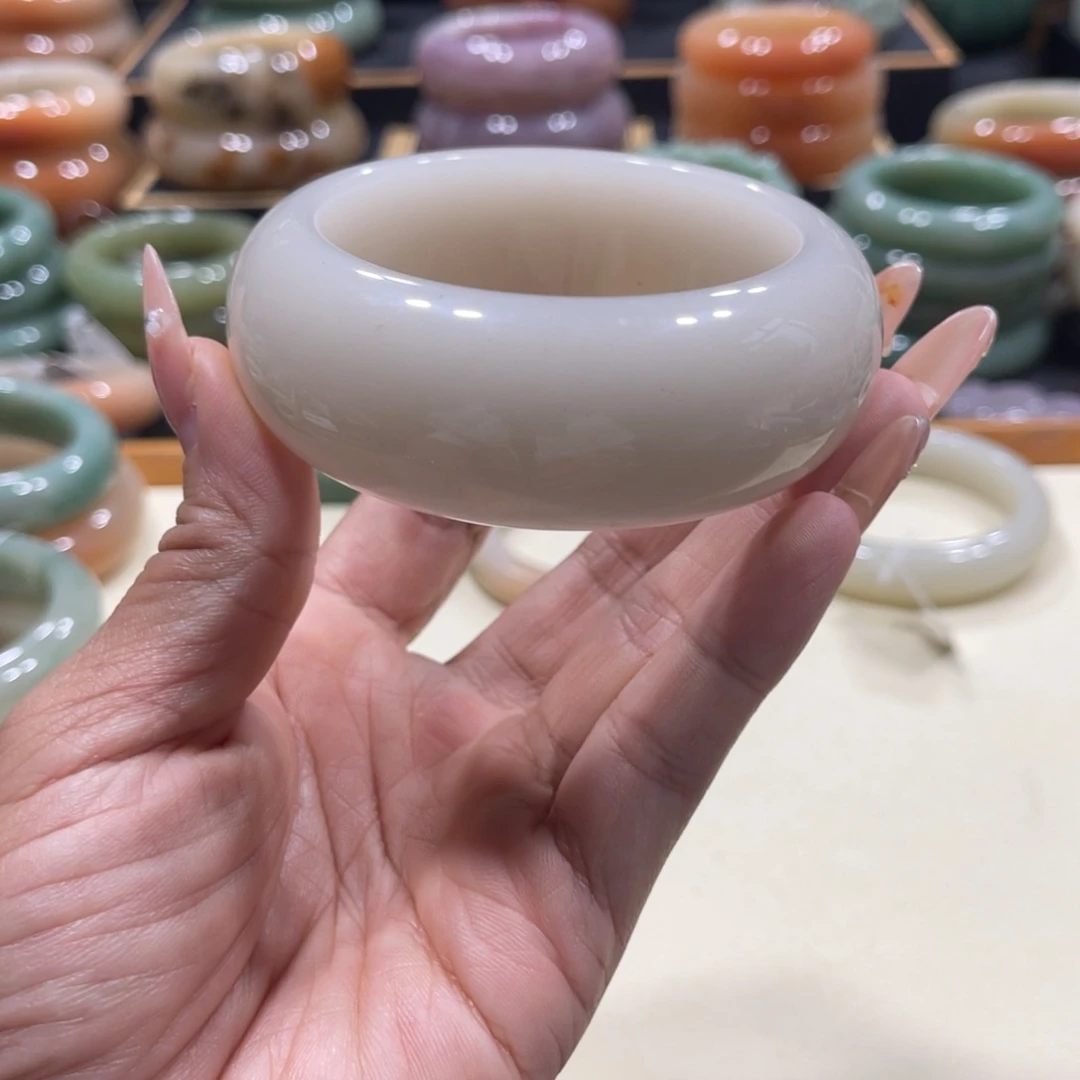 石英质玉手镯未镶嵌