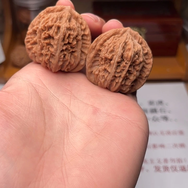 吊坠文玩核桃42三角红皮四座楼