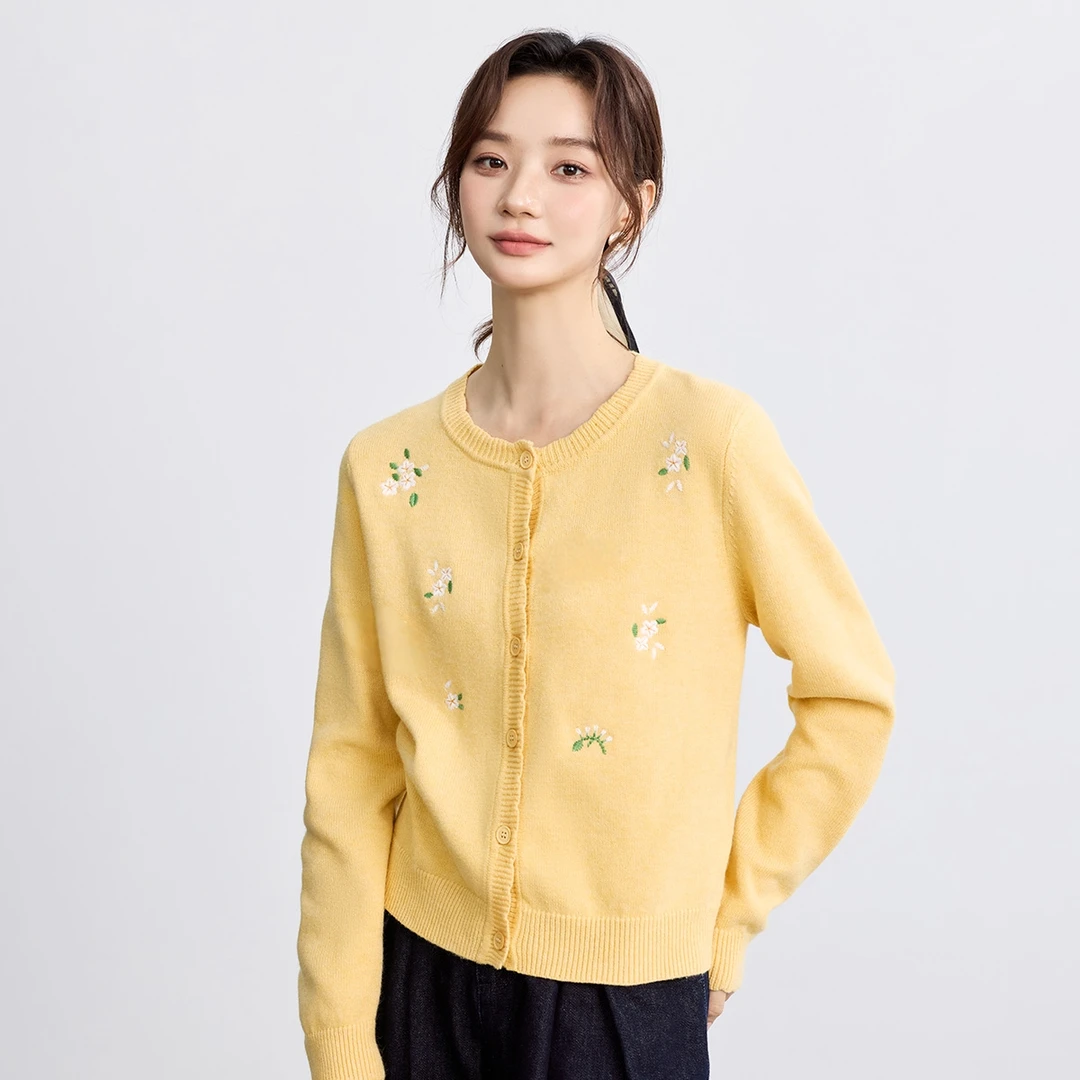 茵曼时尚春季长袖女装针织复古嫩黄色休闲气质花朵针织衫宽松显瘦
