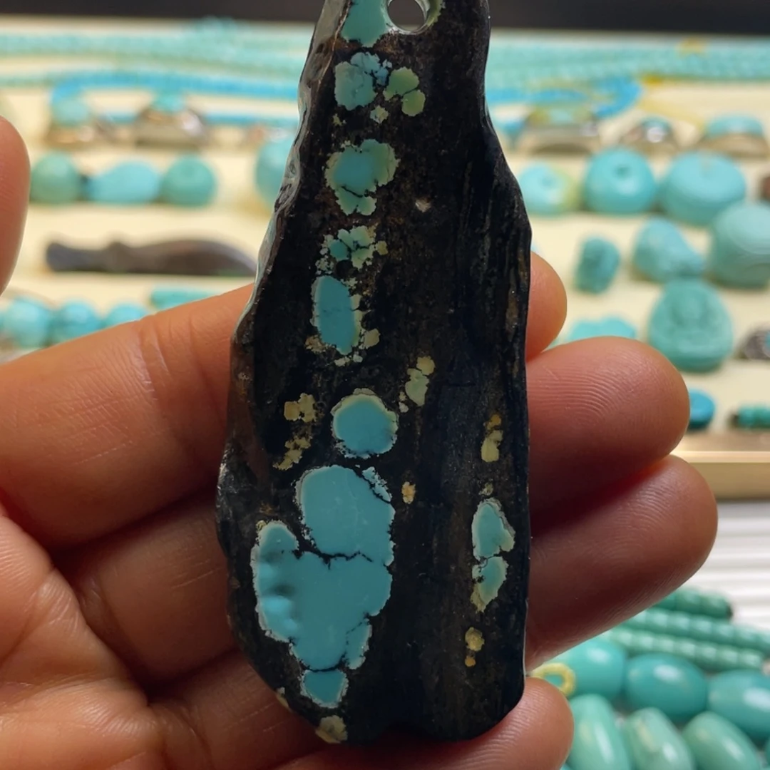 绿松石未镶嵌颈饰