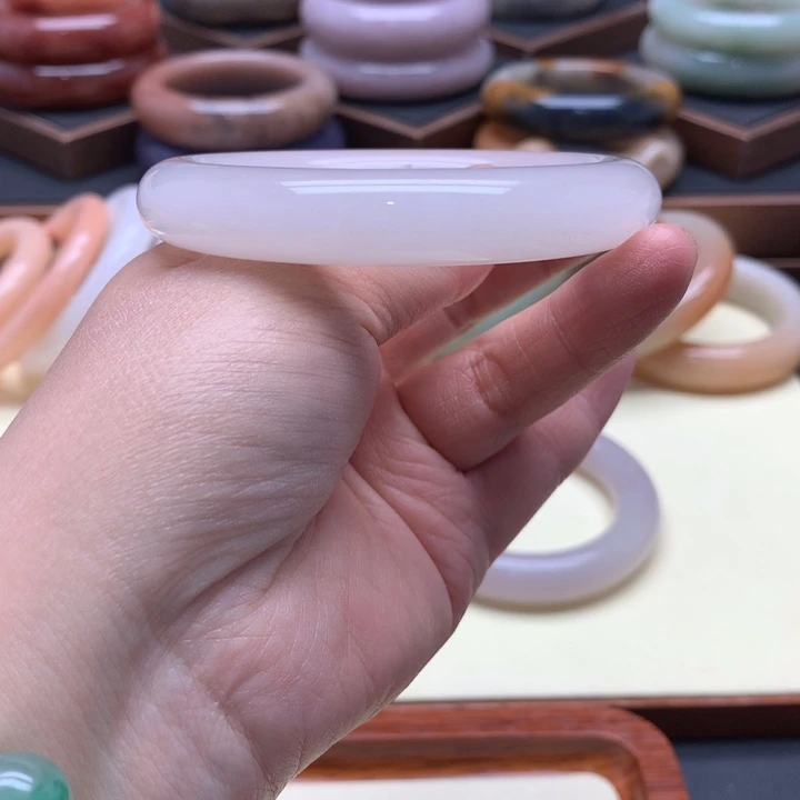 石英质玉（非洲翠）手镯合金草****?