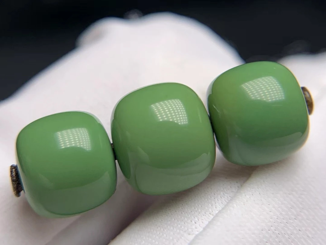 原矿高瓷玉化翠绿绿松石老型对珠套装，玻璃质感，精美顶珠腰珠