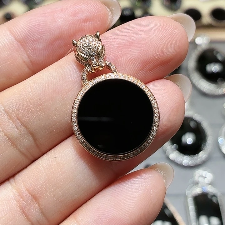 翡翠18K金镶嵌颈饰