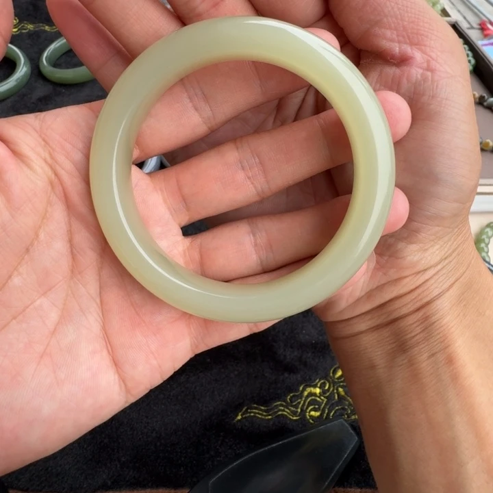 和田玉手镯未镶嵌故*