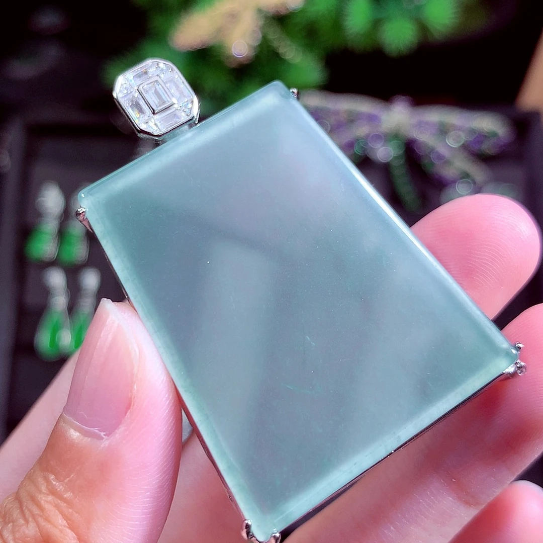 颈饰未镶嵌翡翠天然