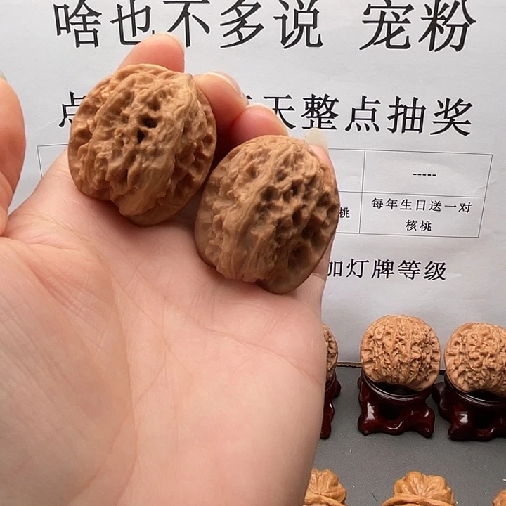 文玩核桃吊坠野狼