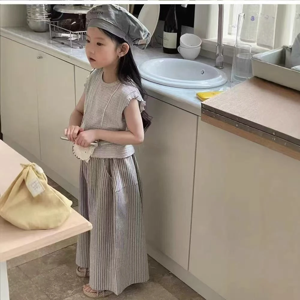 浅灰背心➕细长条裤子（瑕疵）