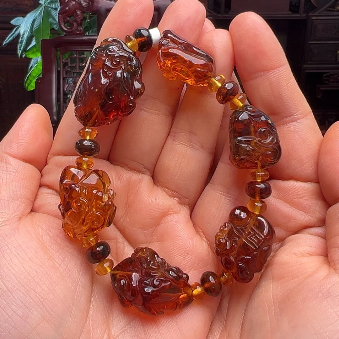 琥珀裸石未镶嵌大**雁抚顺琥珀30025-1。