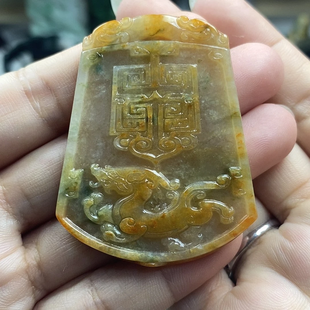 翡翠未镶嵌颈饰牌子