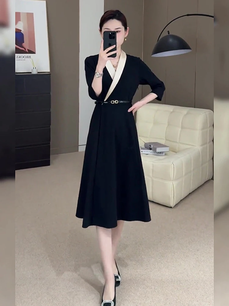 高端轻奢撞色连衣裙女2025秋季新款轻熟风女神范减龄气质V领长裙
