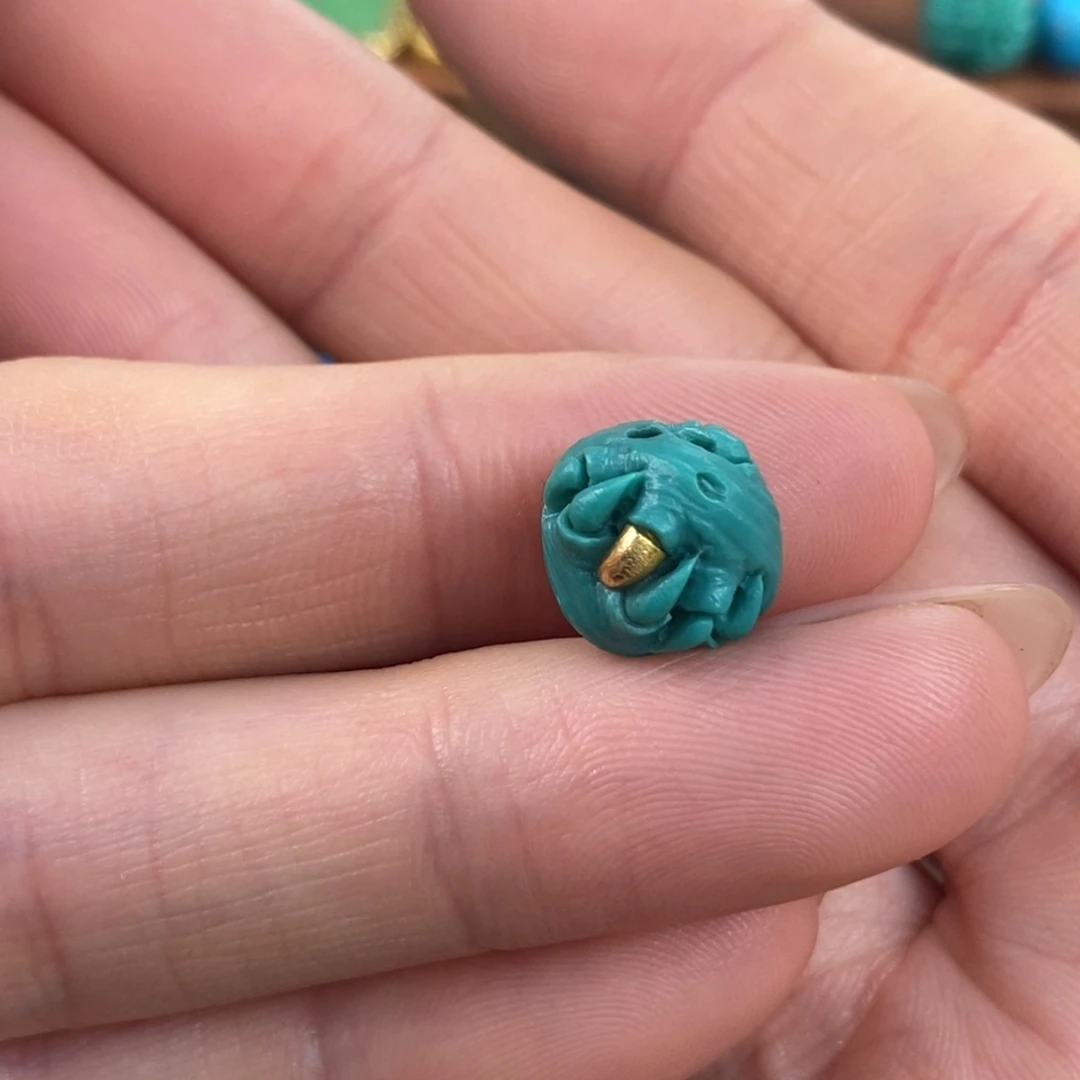 绿松石未镶嵌。吞噬