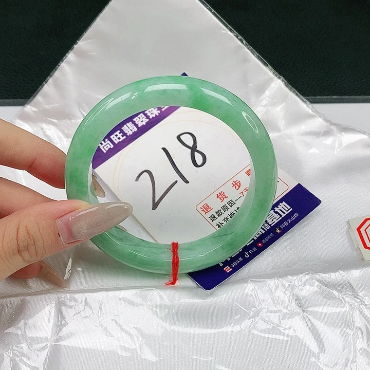 翡翠手镯未镶嵌珍*翡翠12