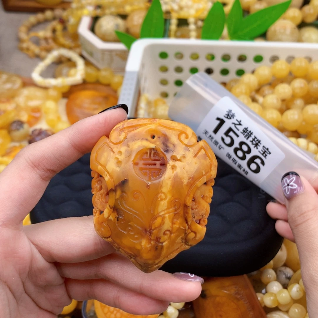 蜜蜡未镶嵌珠宝奇石