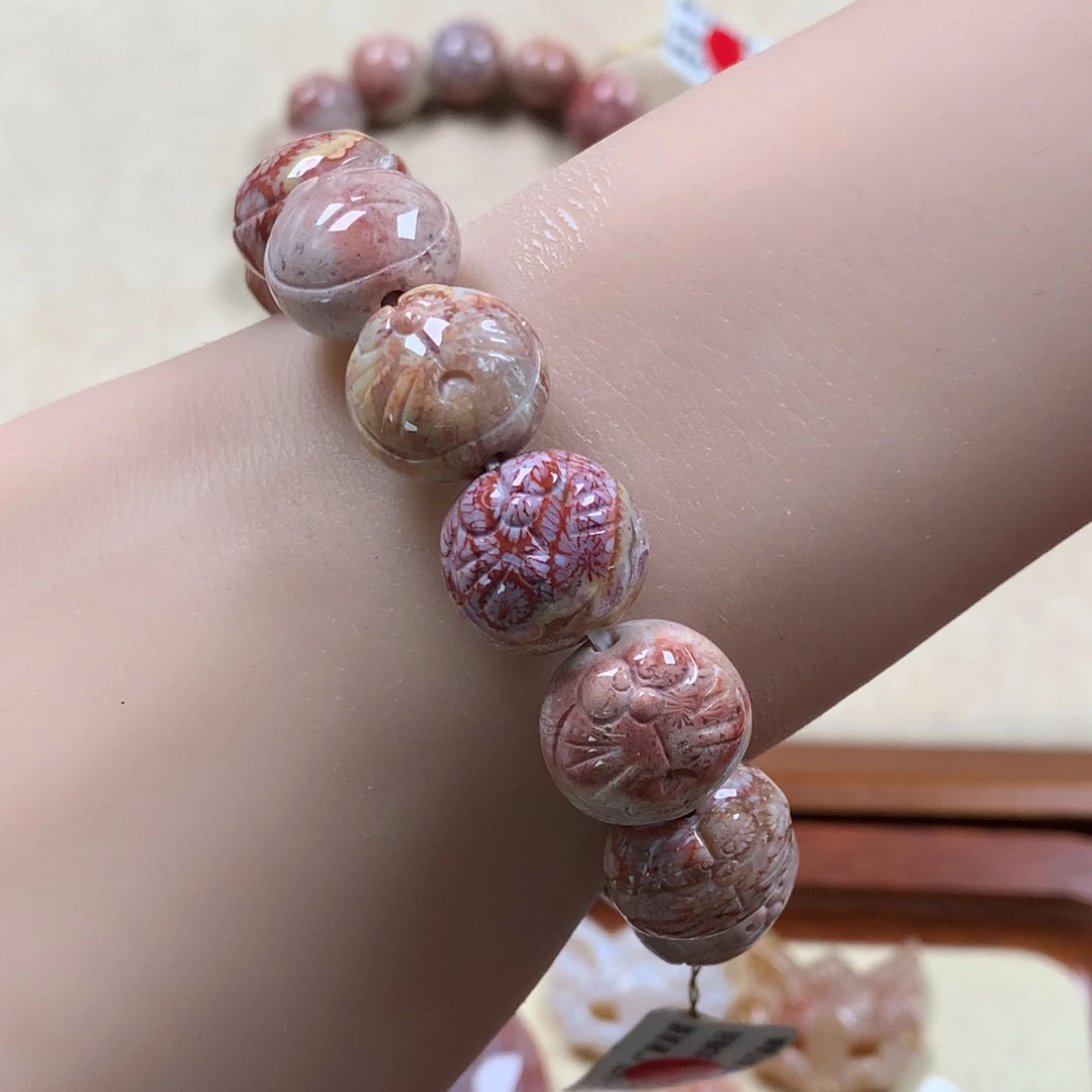 未镶嵌共生哆啦A梦手串漏300/条。19硅化珊瑚（珊瑚玉）