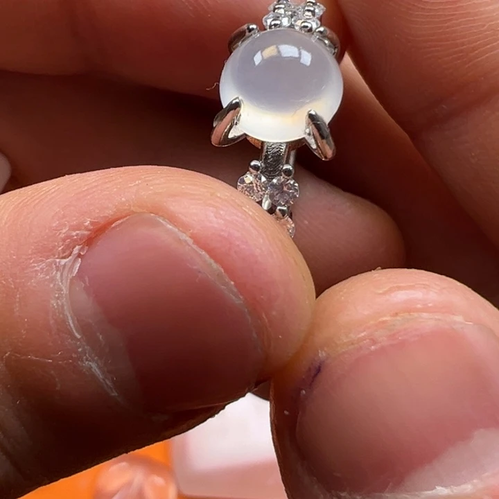 石英质玉合金颈饰