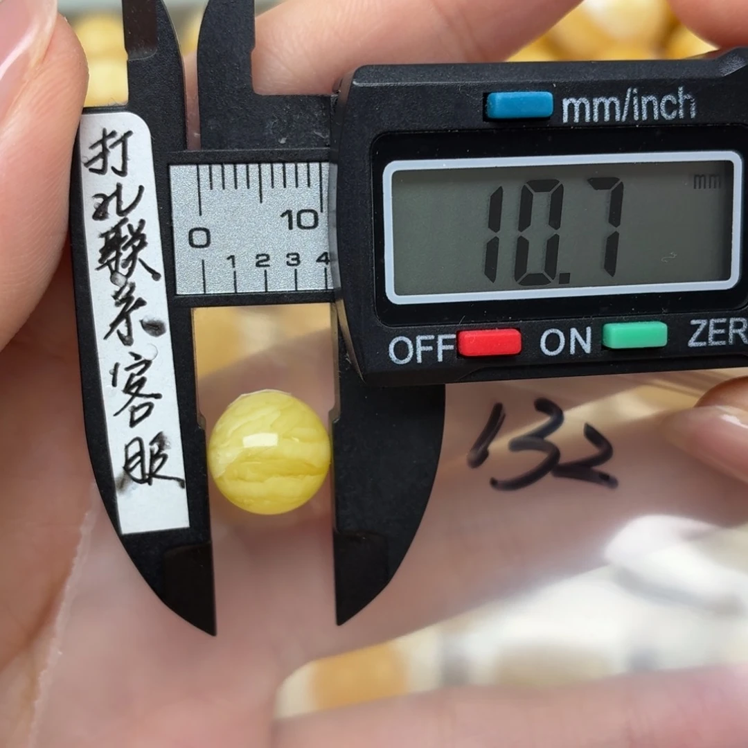 雾***雪未镶嵌蜜蜡裸石蜜蜡