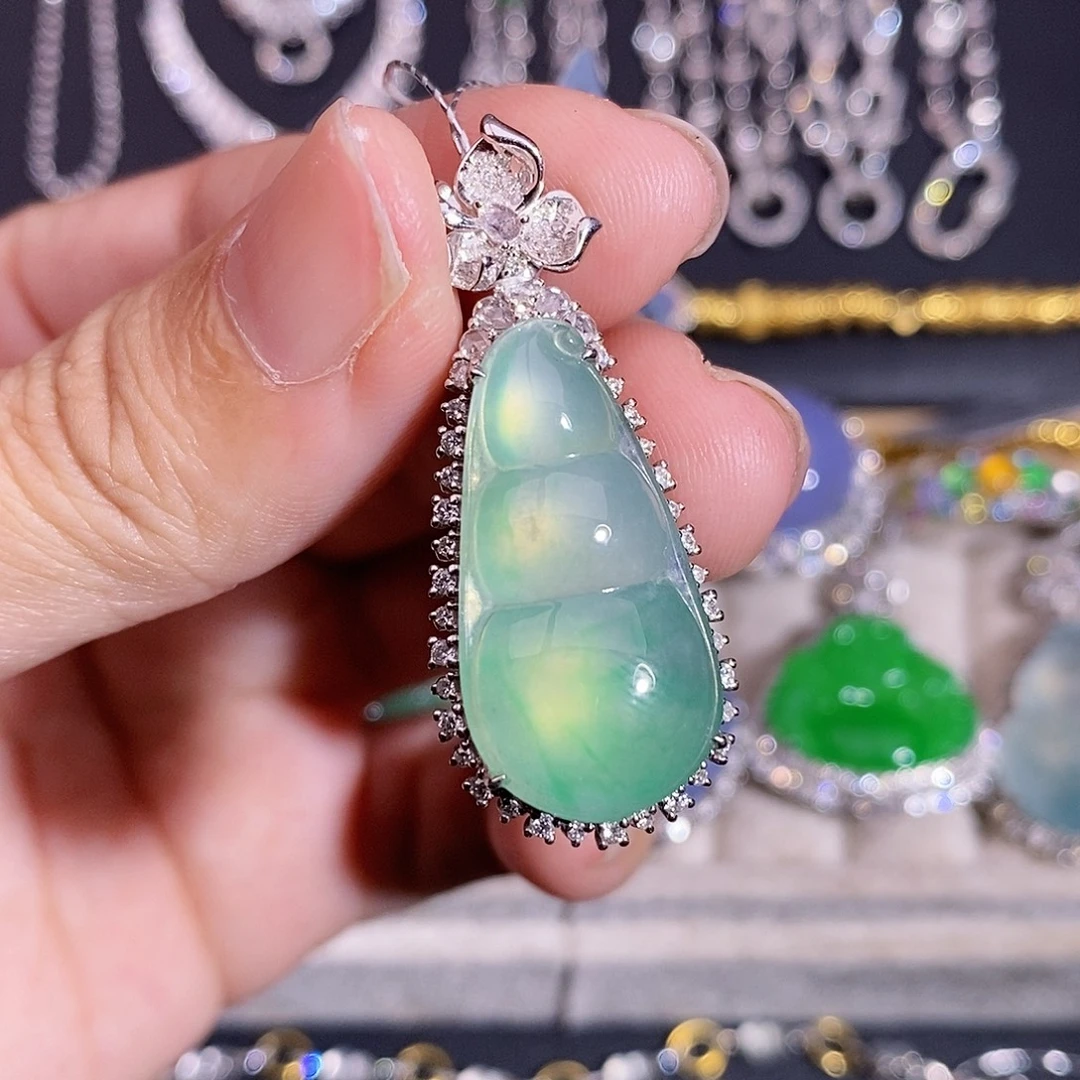 翡翠18K金镶嵌颈饰