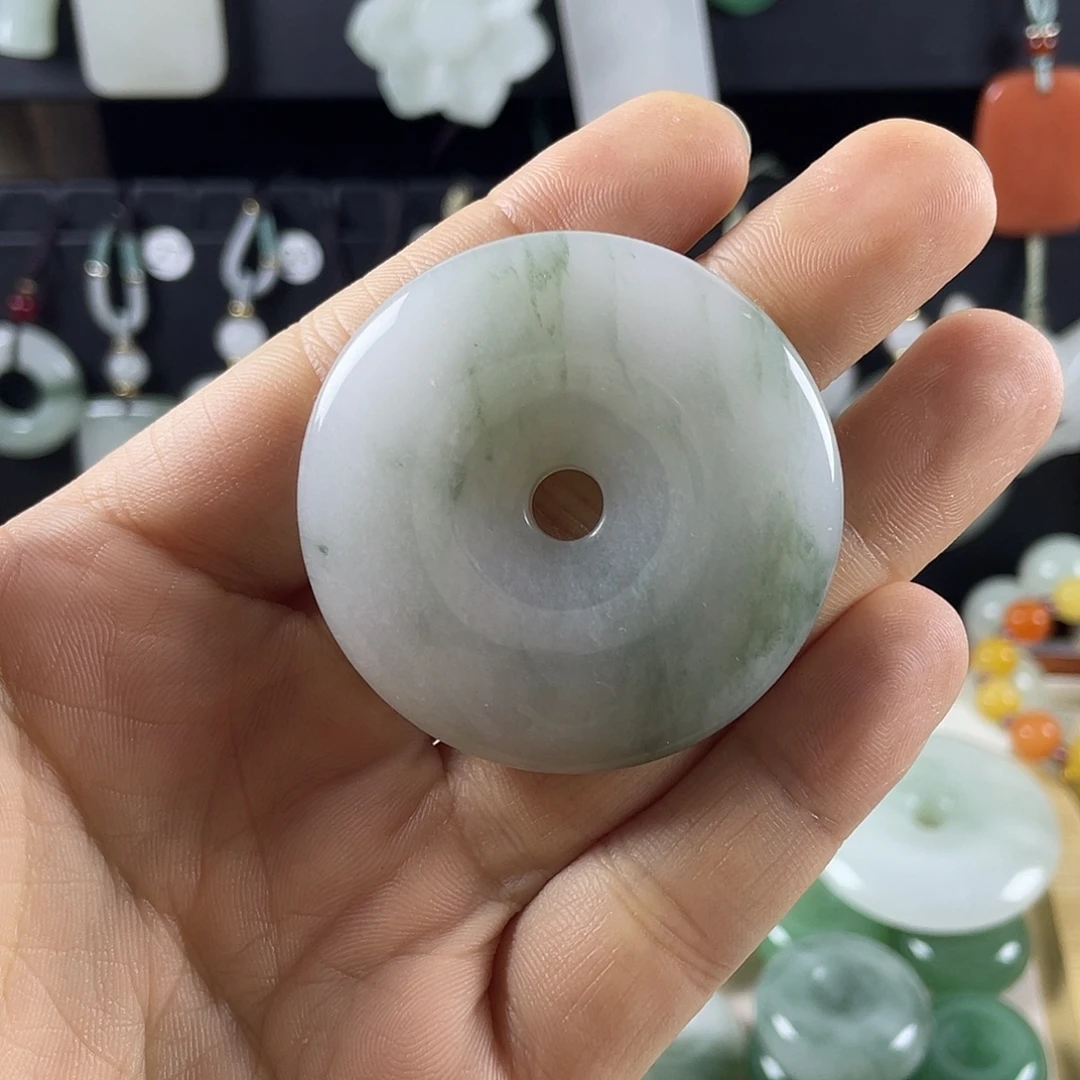 颈饰未镶嵌石英岩玉