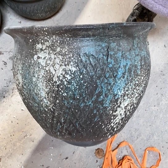 紫砂花盆口34高25，瑕疵