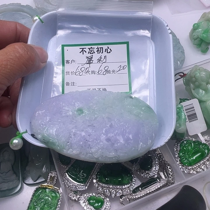 犀***哥翡翠未镶嵌颈饰翡翠
