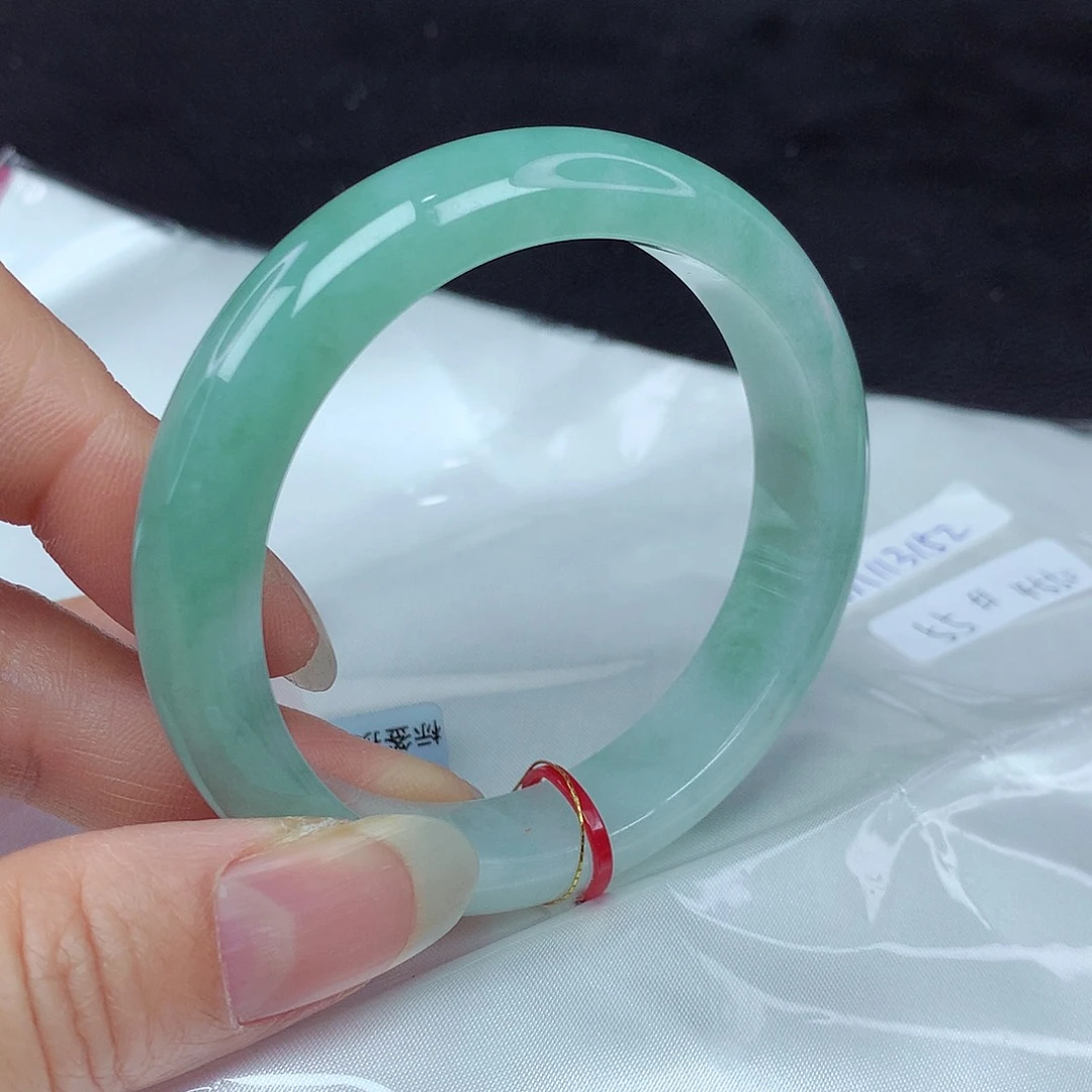 翡翠手镯未镶嵌55圈152