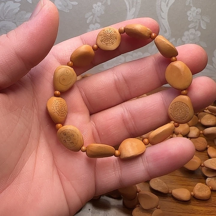 松木松子雕刻八卦手串