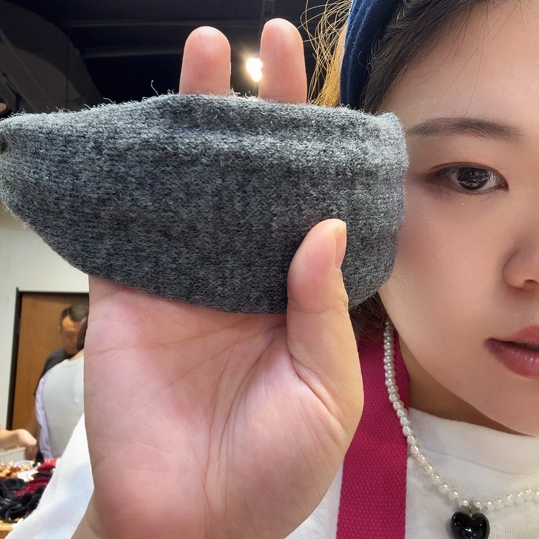 小***️非金属无灰色宽发箍