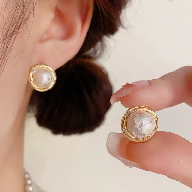 铜合金耳饰 夏季新款气质时尚简约金属缠绕棉花珠耳钉小众轻奢