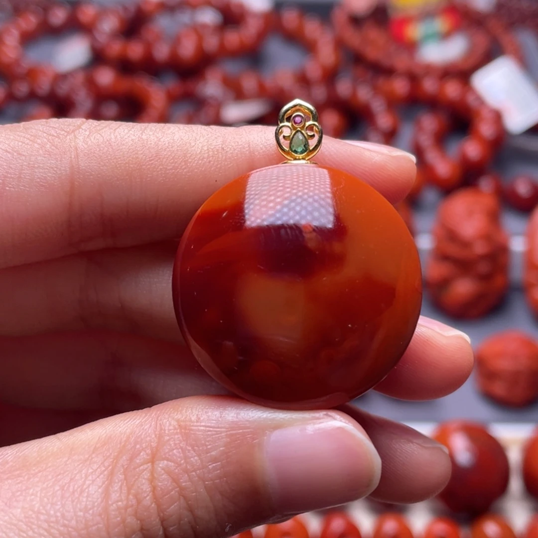 南红玛瑙其他未镶嵌传承级 瓦西玫红双色圆牌吊坠