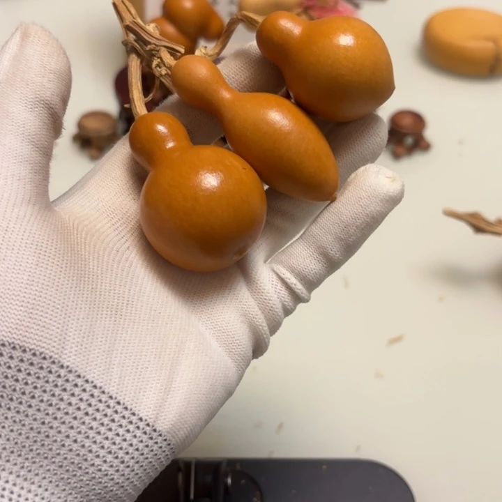 诸***葛天然手捻老皮葫芦