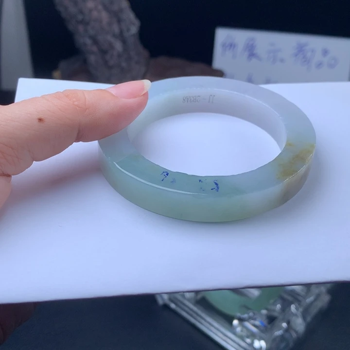 定制翡翠清爽干净翡翠手镯未镶嵌
