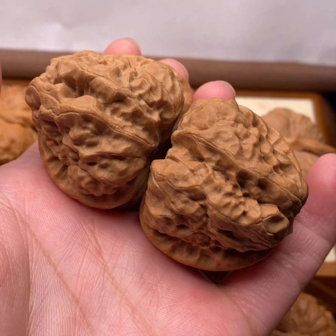 【闪购商品】把件文玩核桃边40左右