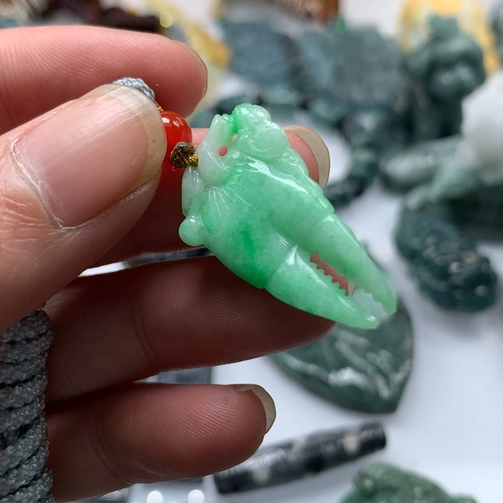 翡翠颈饰未镶嵌保真天然A货翡翠