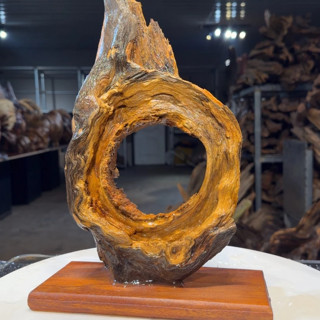 闲***木木王一刀琥珀木摆件119