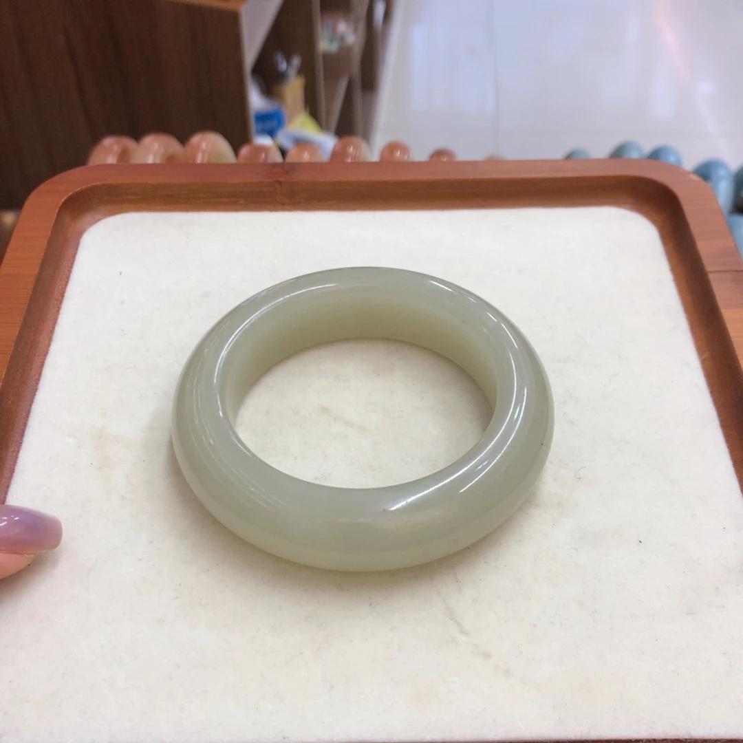 石英质玉未镶嵌手镯
