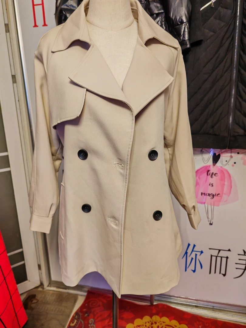 时尚显瘦中长风衣，实体店清板