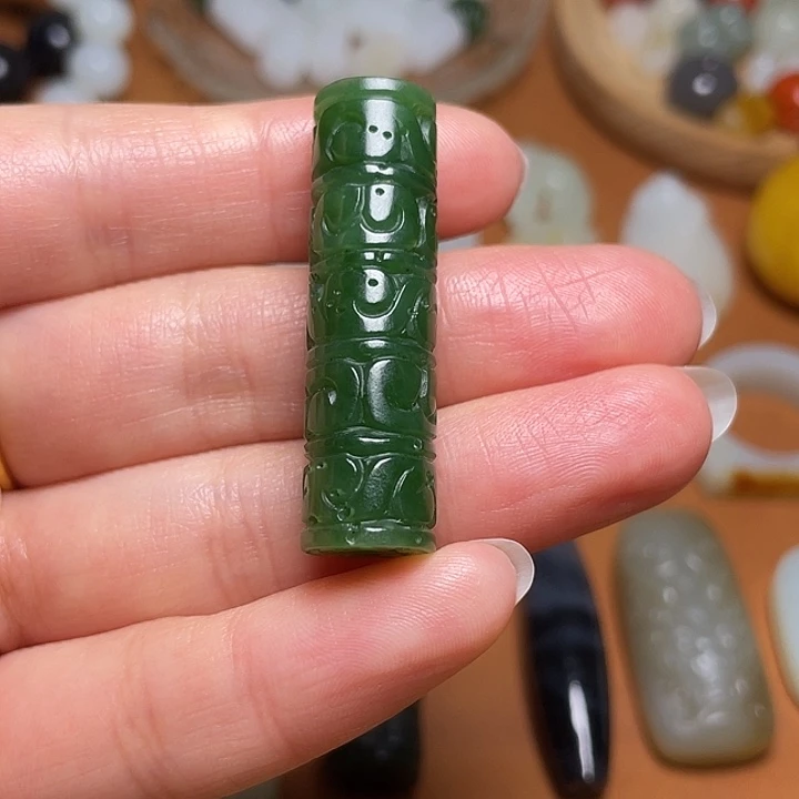 张***波和田玉未镶嵌颈饰