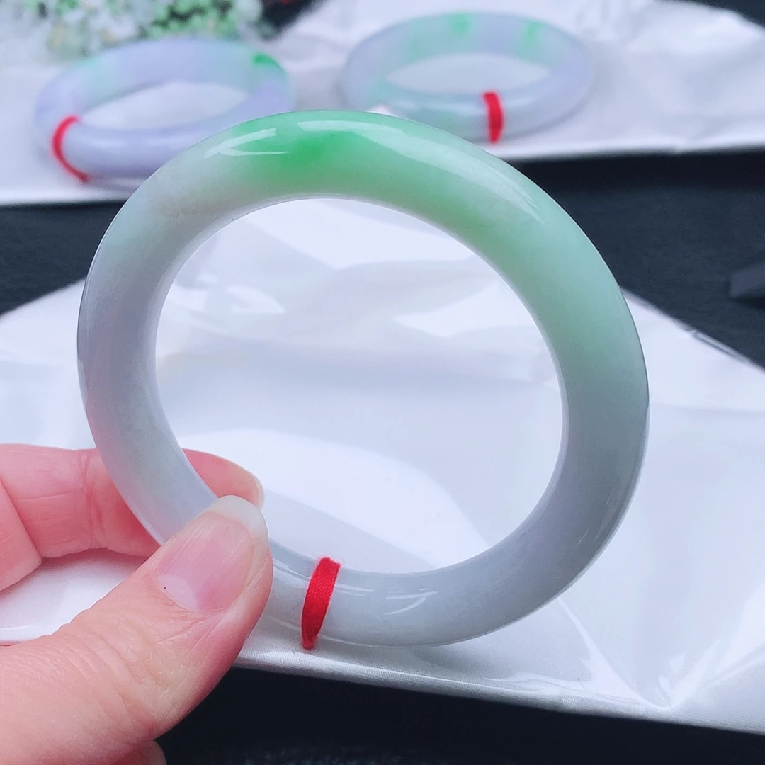 翡翠未镶嵌手镯（圆镯）。。