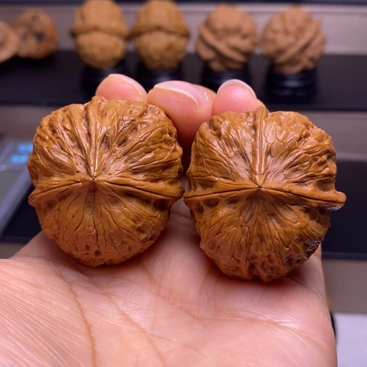 文玩核桃把件玉面三楞9