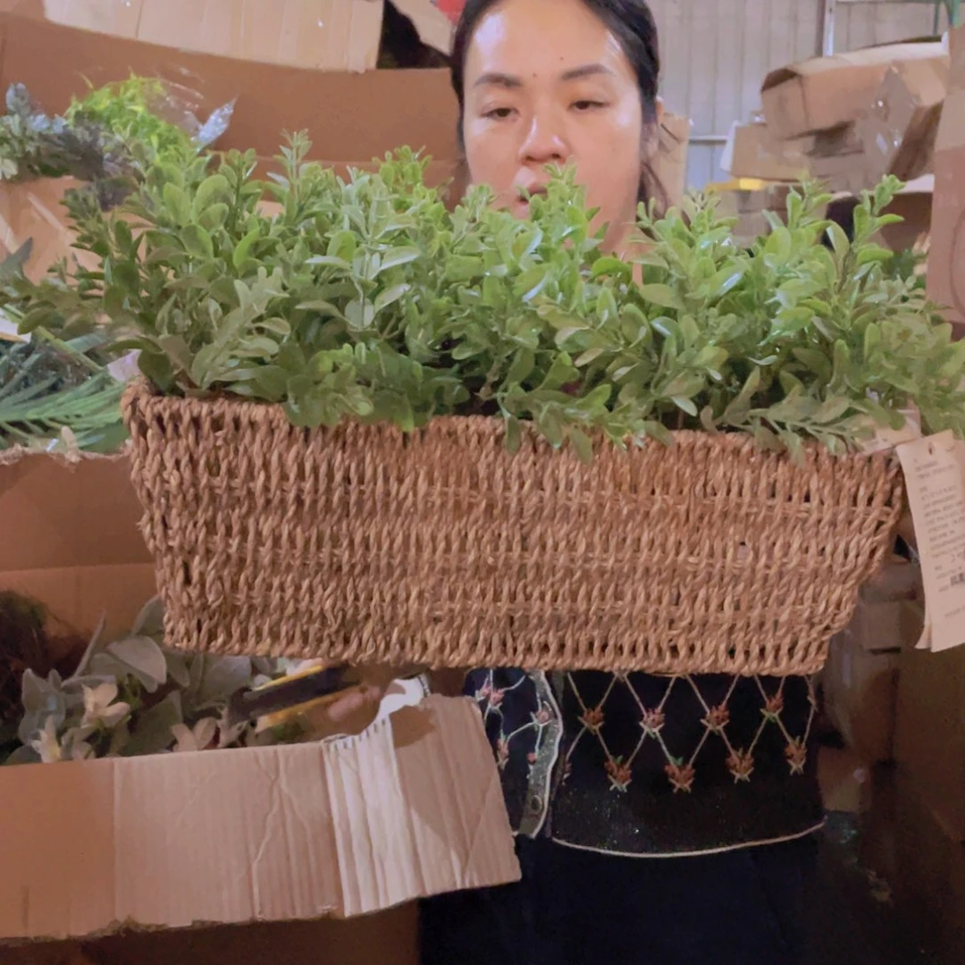 陶瓷花瓶，仿真绿植。