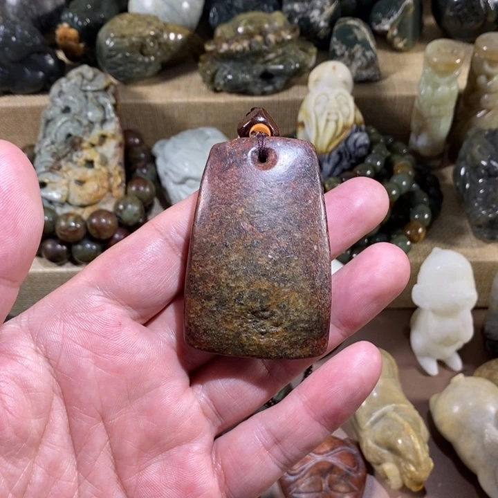 透闪石质玉未镶嵌挂件