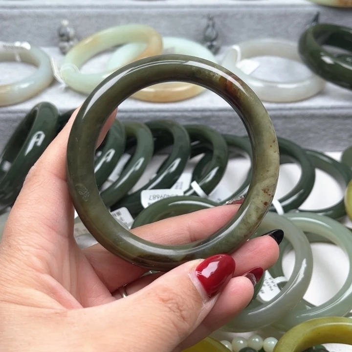 蛇纹石玉手镯未镶嵌