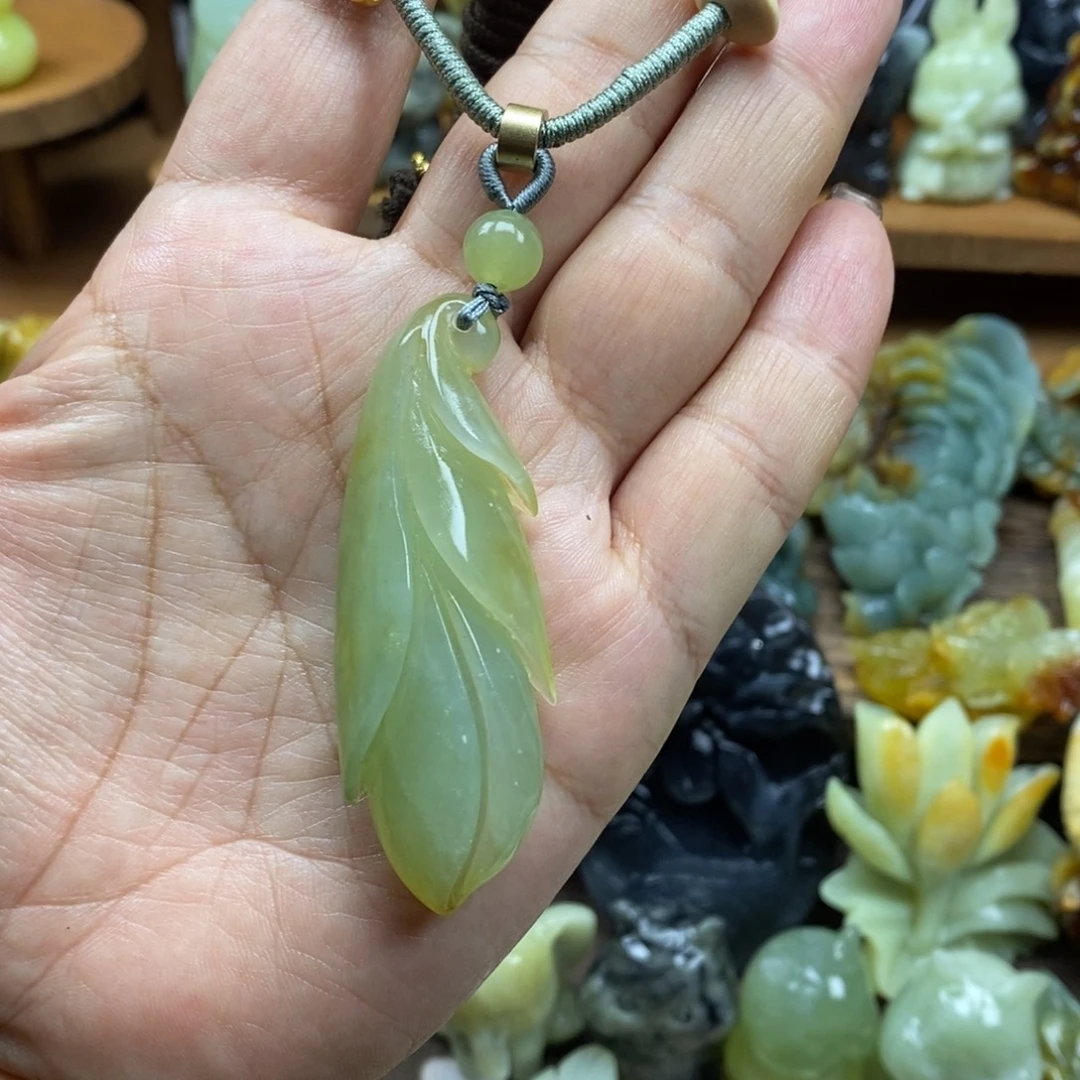 岫玉未镶嵌吊坠(赠链)