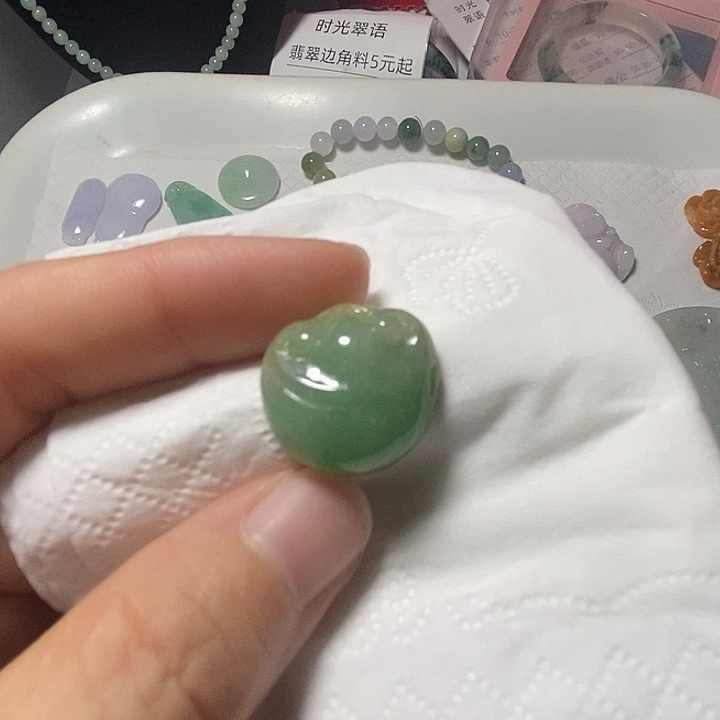 翡翠裸石翡翠如意锁