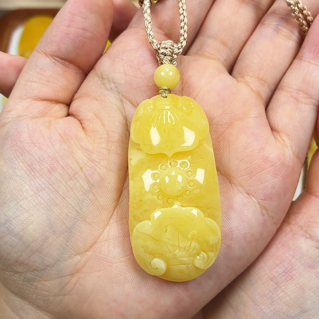 未镶嵌颈饰蜜蜡俄料浓蜡妖花如意锁