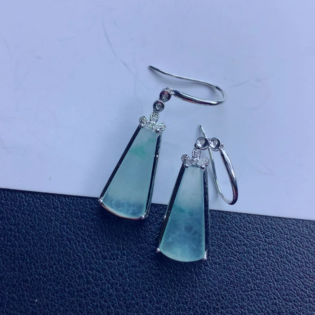 翡翠未镶嵌颈饰耳勾